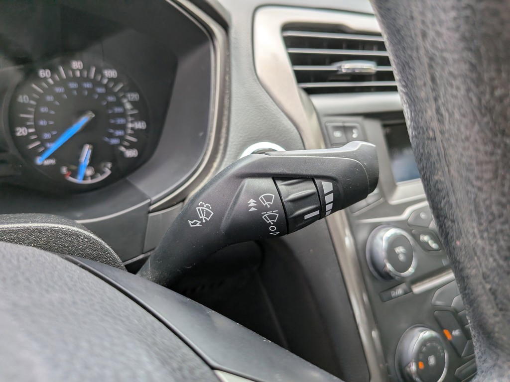 Ford Fusion Vehicle Full-screen Gallery Image 31