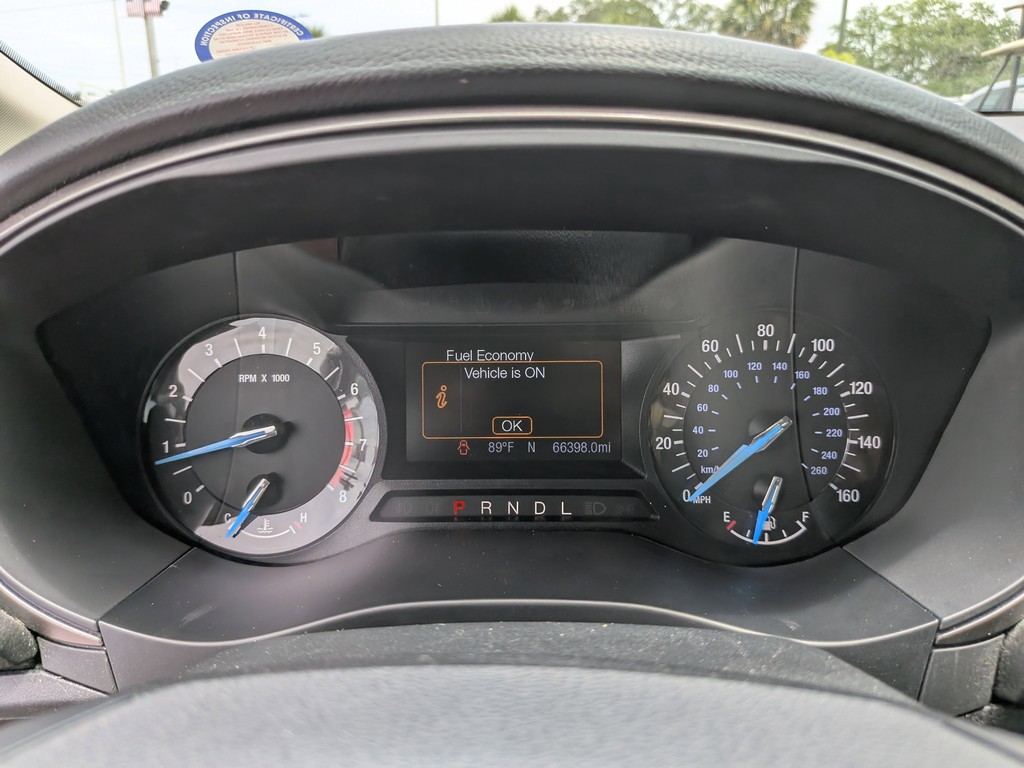 Ford Fusion Vehicle Full-screen Gallery Image 32