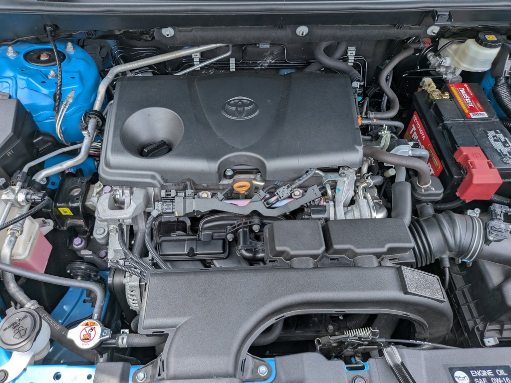 Toyota RAV4 Vehicle Full-screen Gallery Image 11