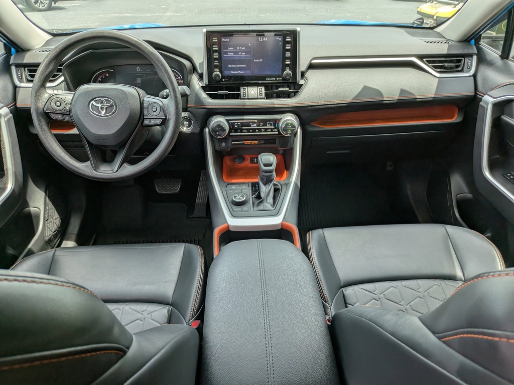 Toyota RAV4 Vehicle Full-screen Gallery Image 13