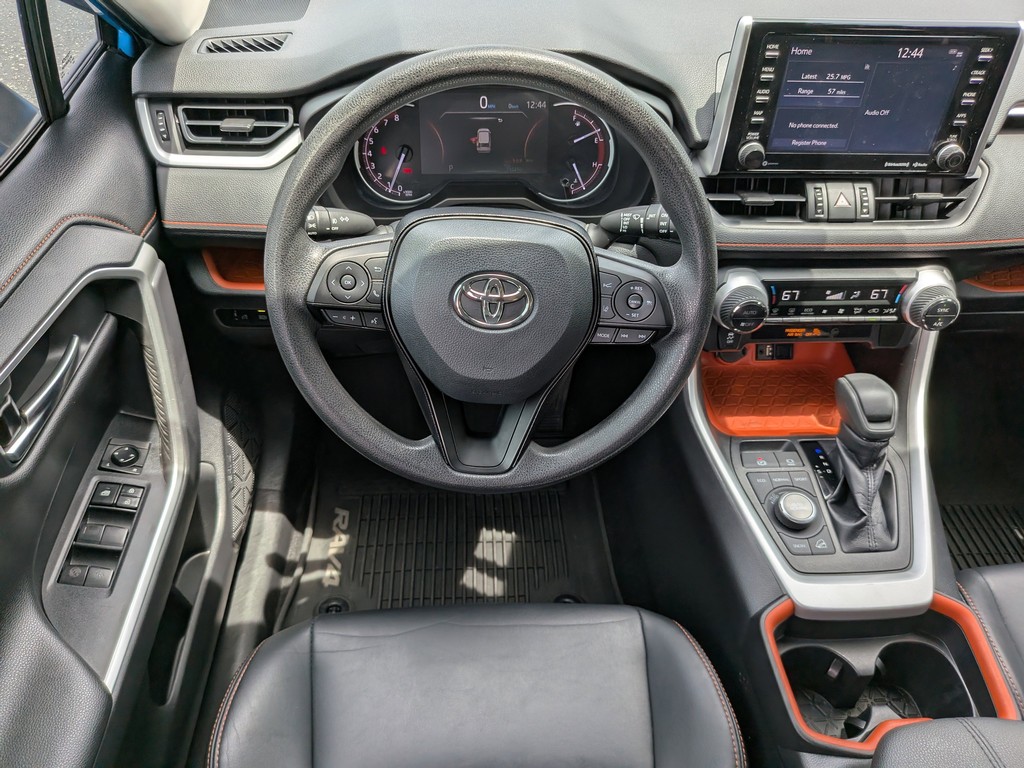 Toyota RAV4 Vehicle Full-screen Gallery Image 14