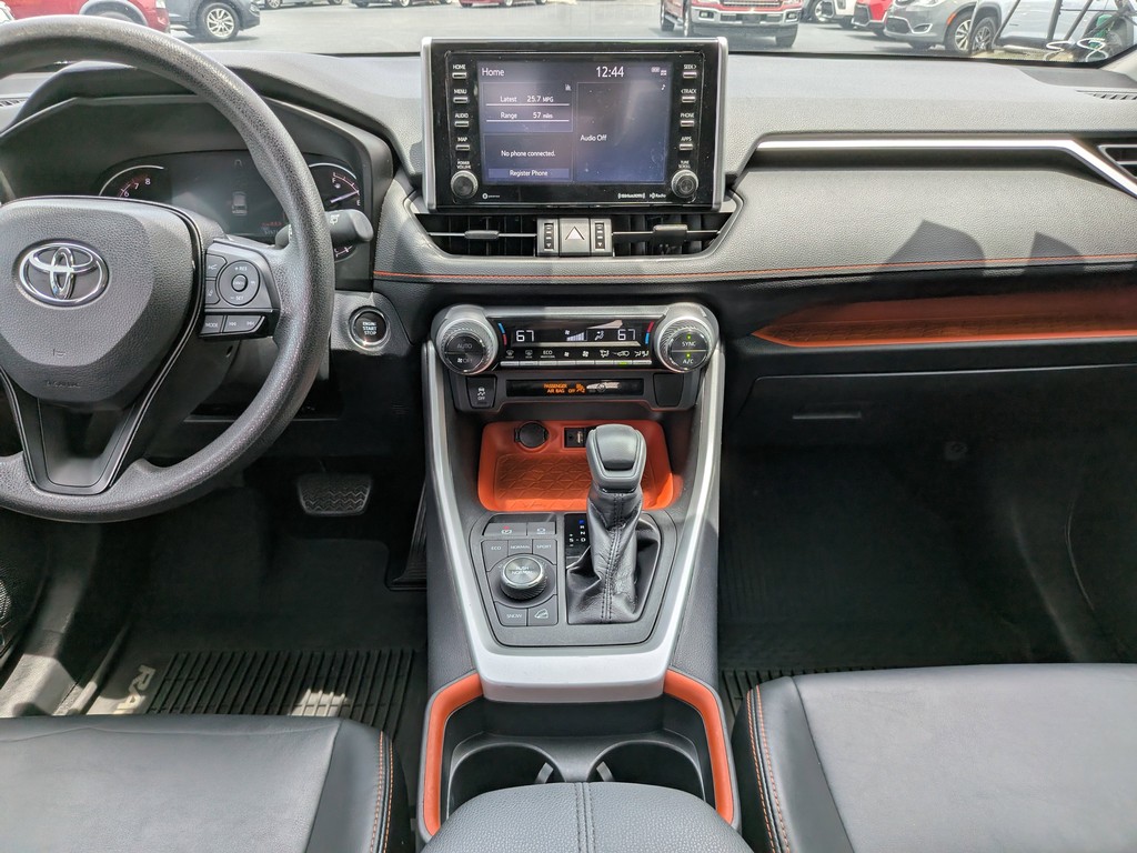 Toyota RAV4 Vehicle Full-screen Gallery Image 15