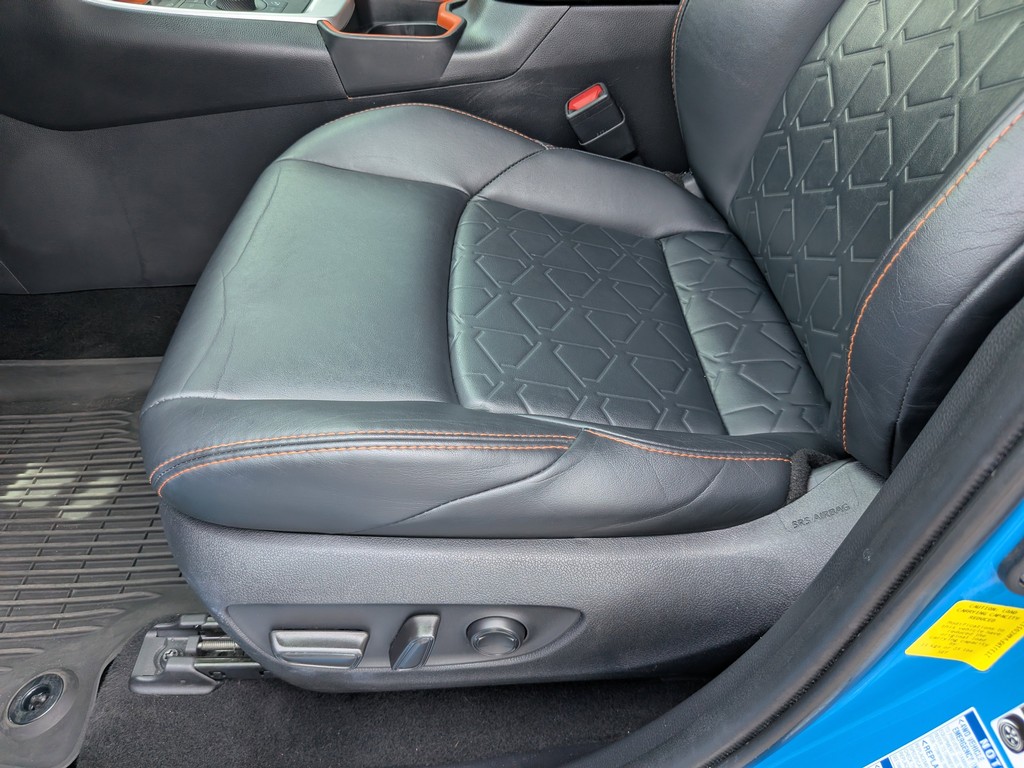 Toyota RAV4 Vehicle Full-screen Gallery Image 19