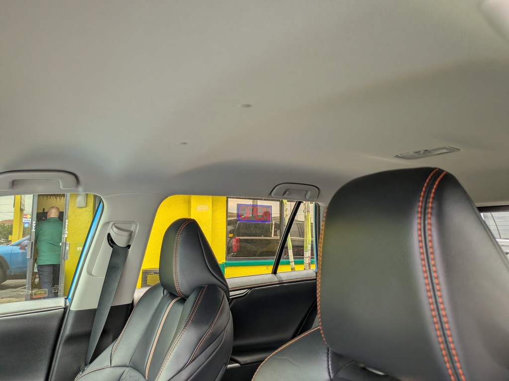 Toyota RAV4 Vehicle Full-screen Gallery Image 20