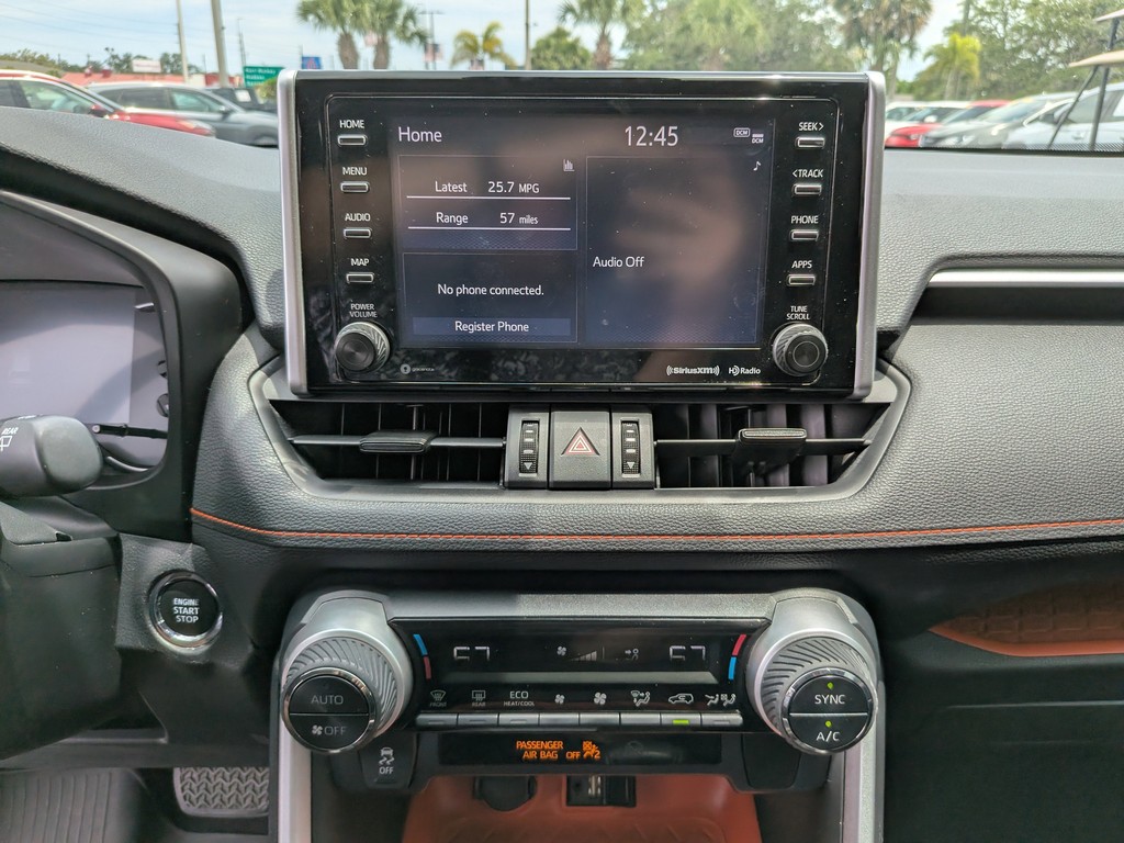 Toyota RAV4 Vehicle Full-screen Gallery Image 21