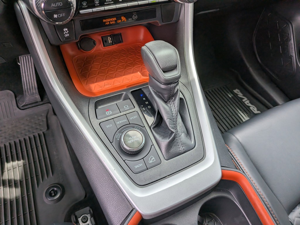 Toyota RAV4 Vehicle Full-screen Gallery Image 24