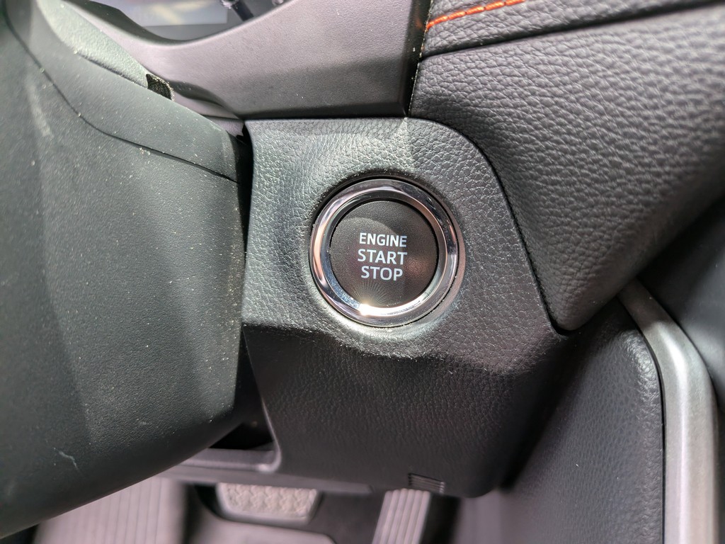 Toyota RAV4 Vehicle Full-screen Gallery Image 25