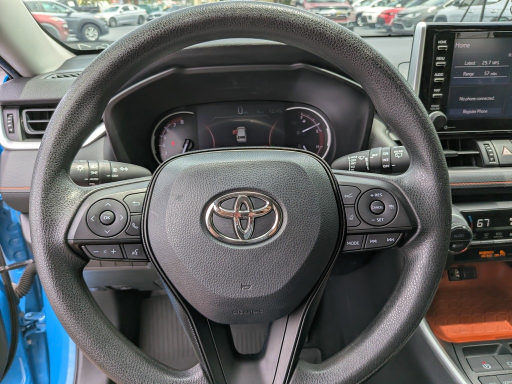 Toyota RAV4 Vehicle Full-screen Gallery Image 27