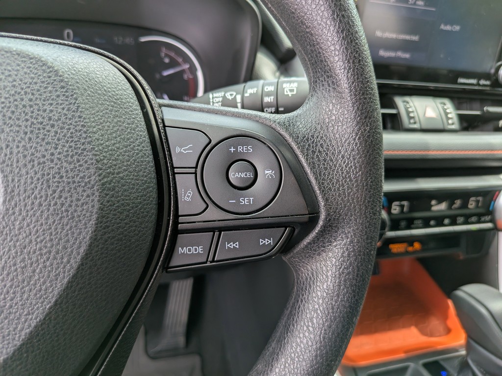 Toyota RAV4 Vehicle Full-screen Gallery Image 29