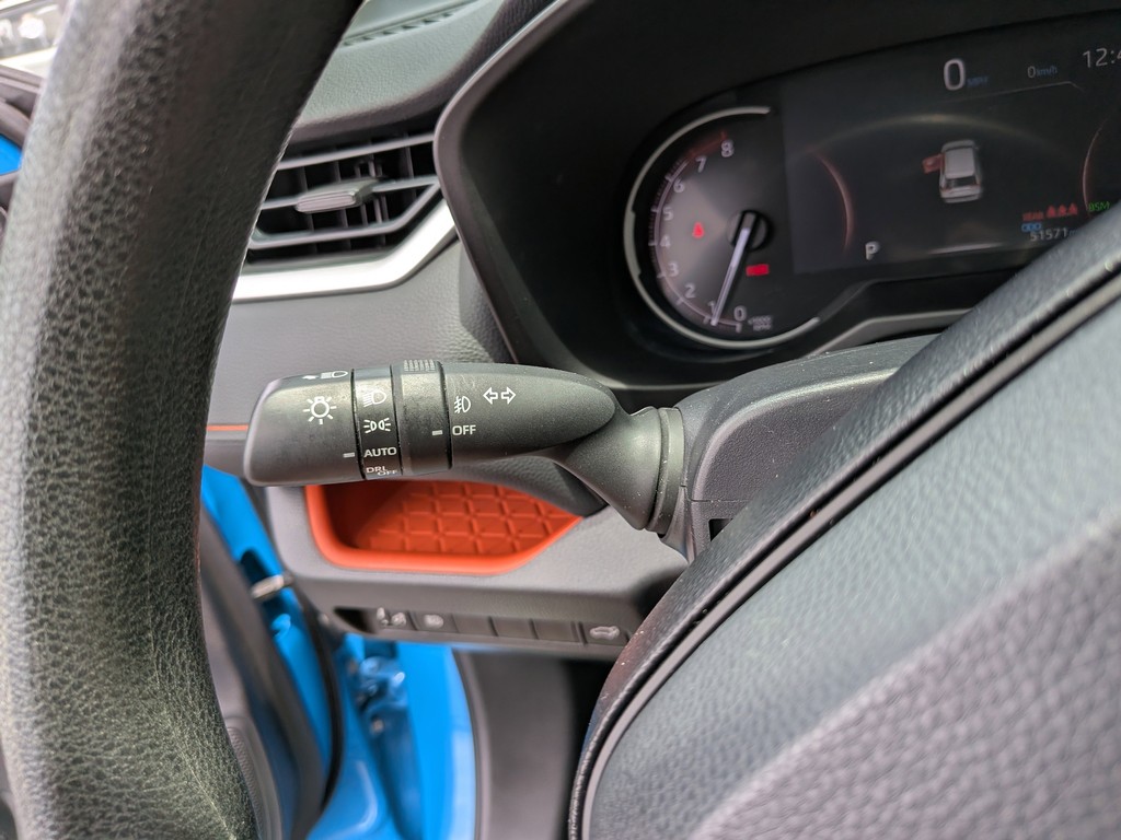 Toyota RAV4 Vehicle Full-screen Gallery Image 30
