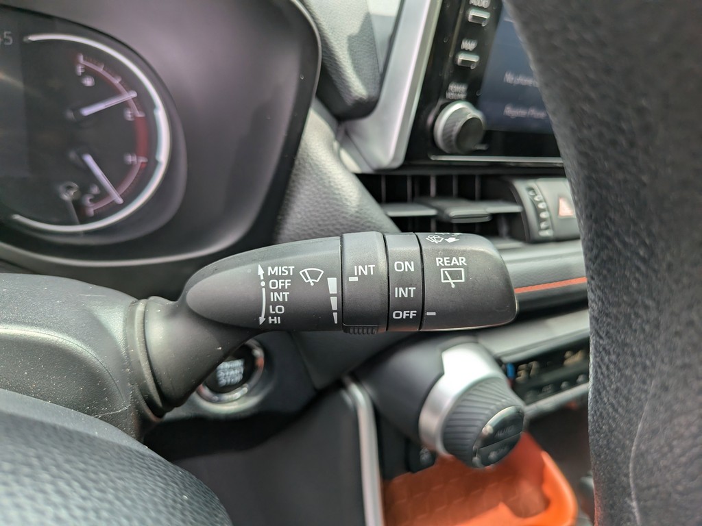 Toyota RAV4 Vehicle Full-screen Gallery Image 31