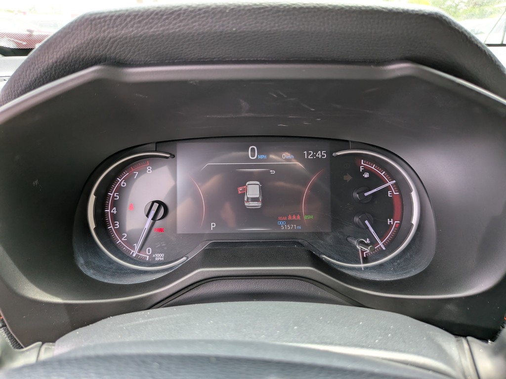 Toyota RAV4 Vehicle Full-screen Gallery Image 32