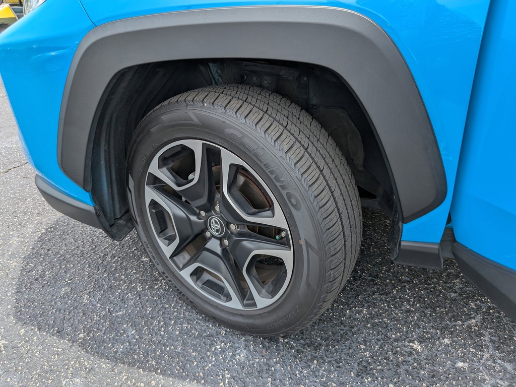 Toyota RAV4 Vehicle Full-screen Gallery Image 33