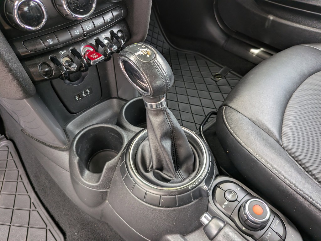 MINI Cooper Hardtop Vehicle Full-screen Gallery Image 13