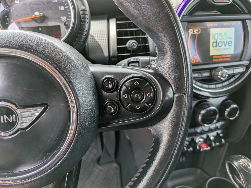 MINI Cooper Hardtop Vehicle Full-screen Gallery Image 17