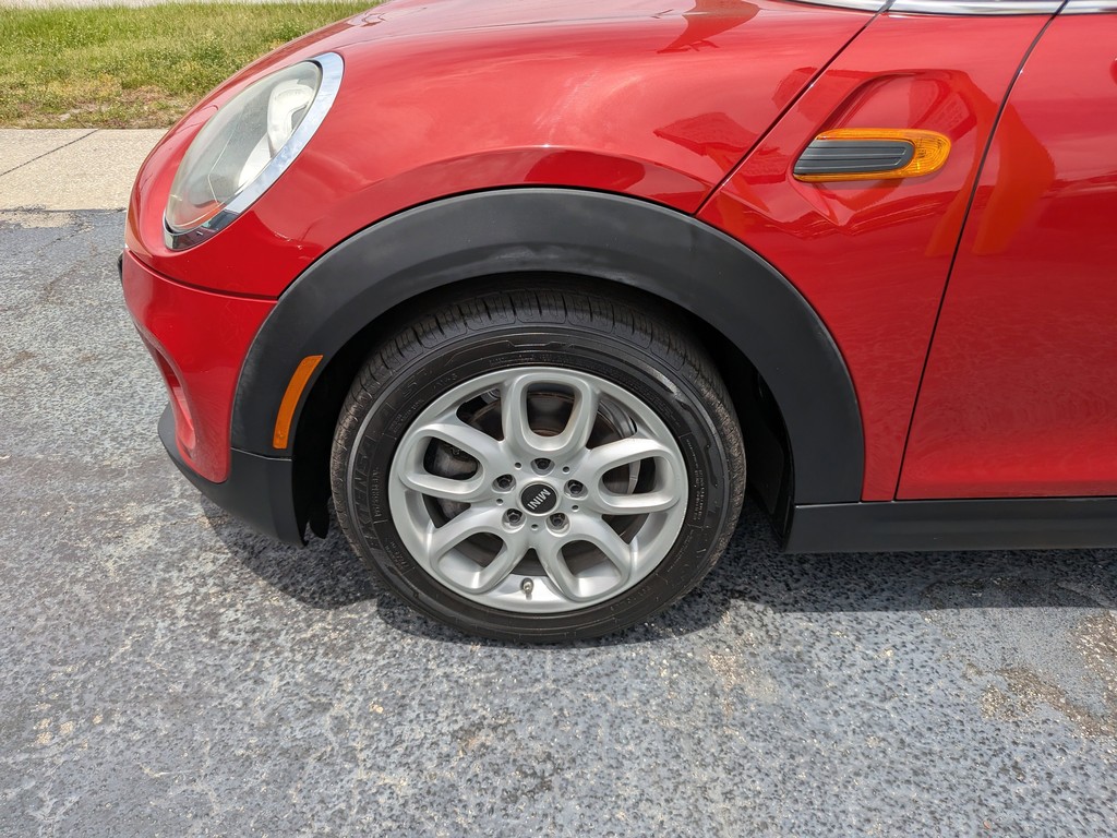 MINI Cooper Hardtop Vehicle Full-screen Gallery Image 21