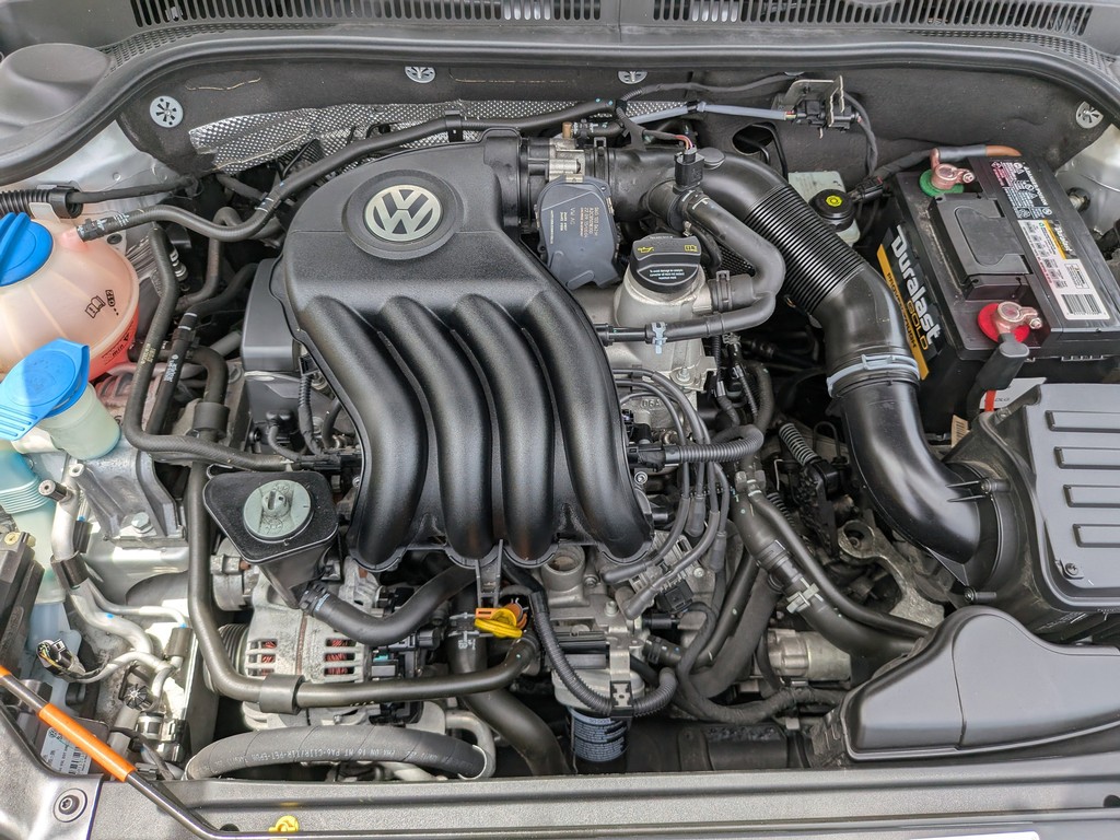 Volkswagen Jetta Sedan Vehicle Full-screen Gallery Image 09