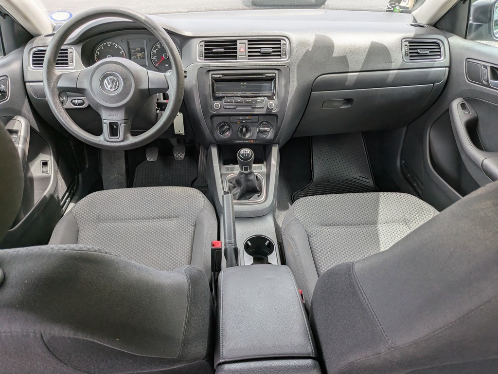 Volkswagen Jetta Sedan Vehicle Full-screen Gallery Image 11