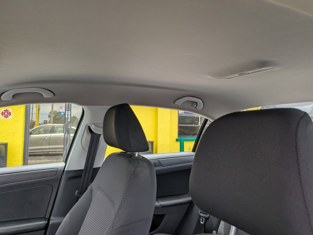 Volkswagen Jetta Sedan Vehicle Full-screen Gallery Image 18