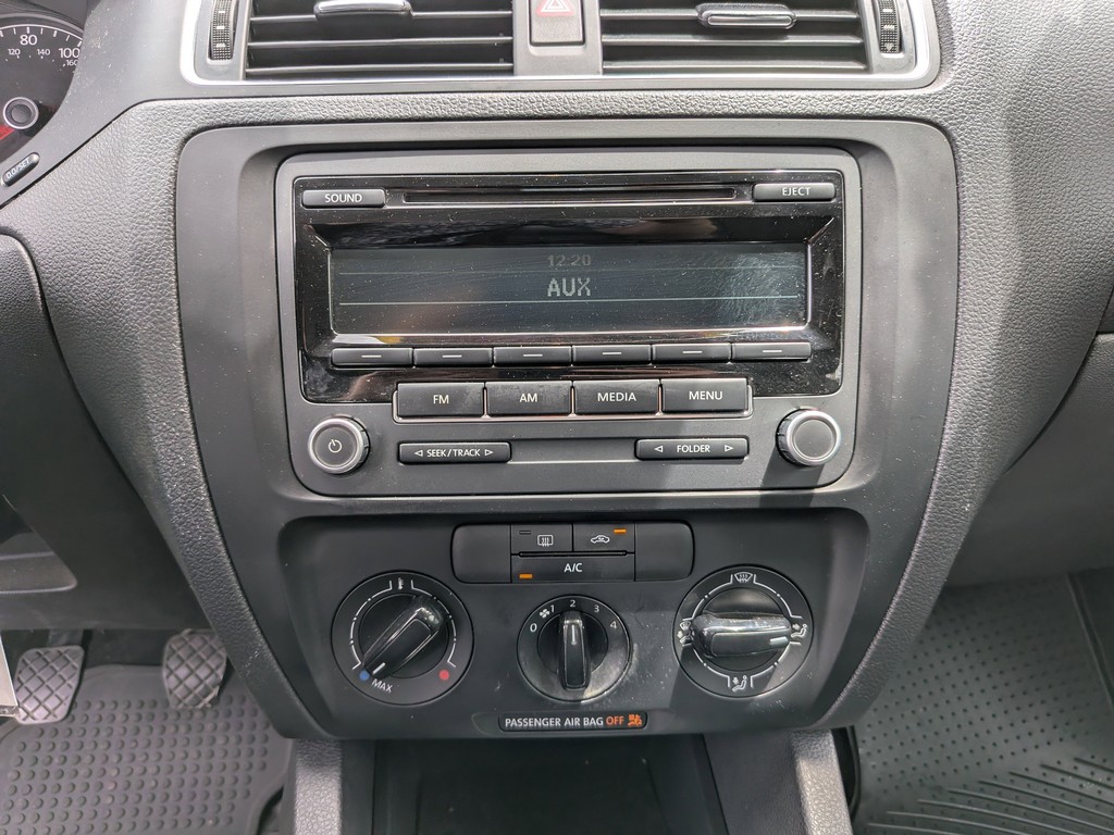 Volkswagen Jetta Sedan Vehicle Full-screen Gallery Image 20
