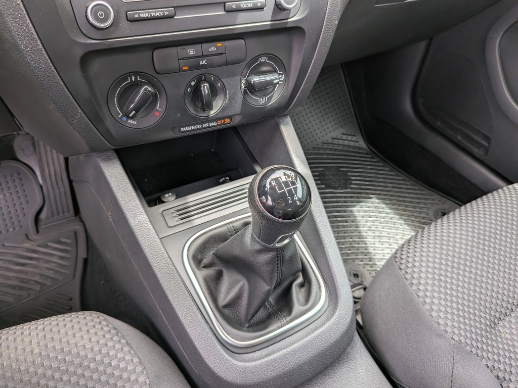 Volkswagen Jetta Sedan Vehicle Full-screen Gallery Image 21