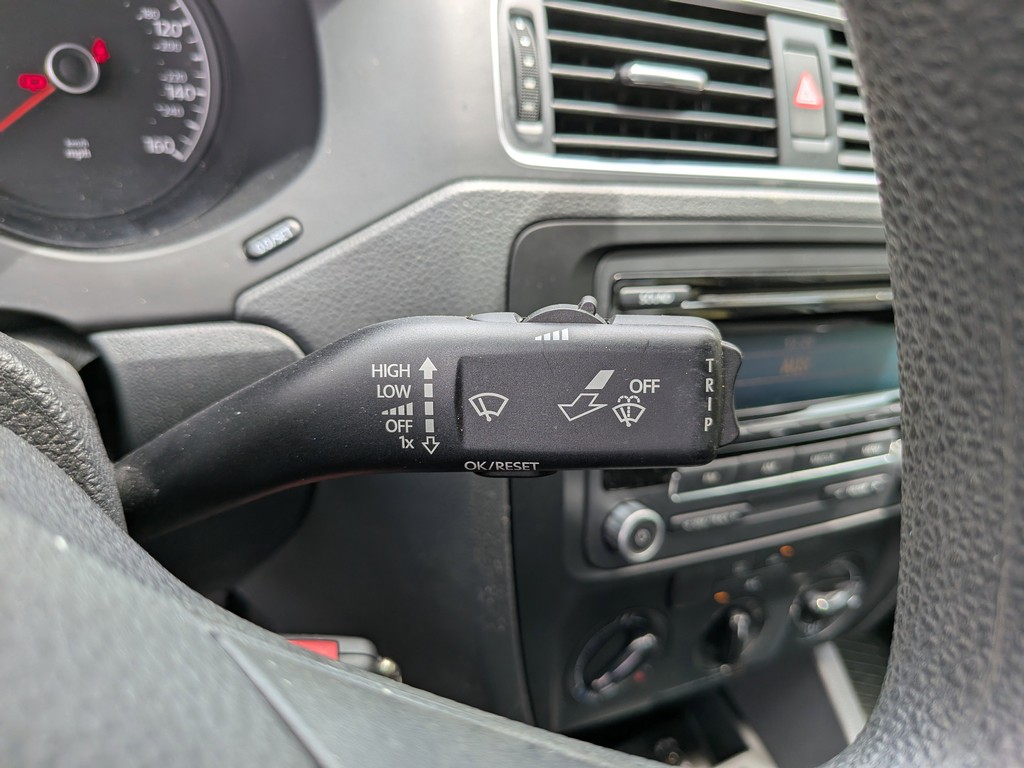 Volkswagen Jetta Sedan Vehicle Full-screen Gallery Image 25