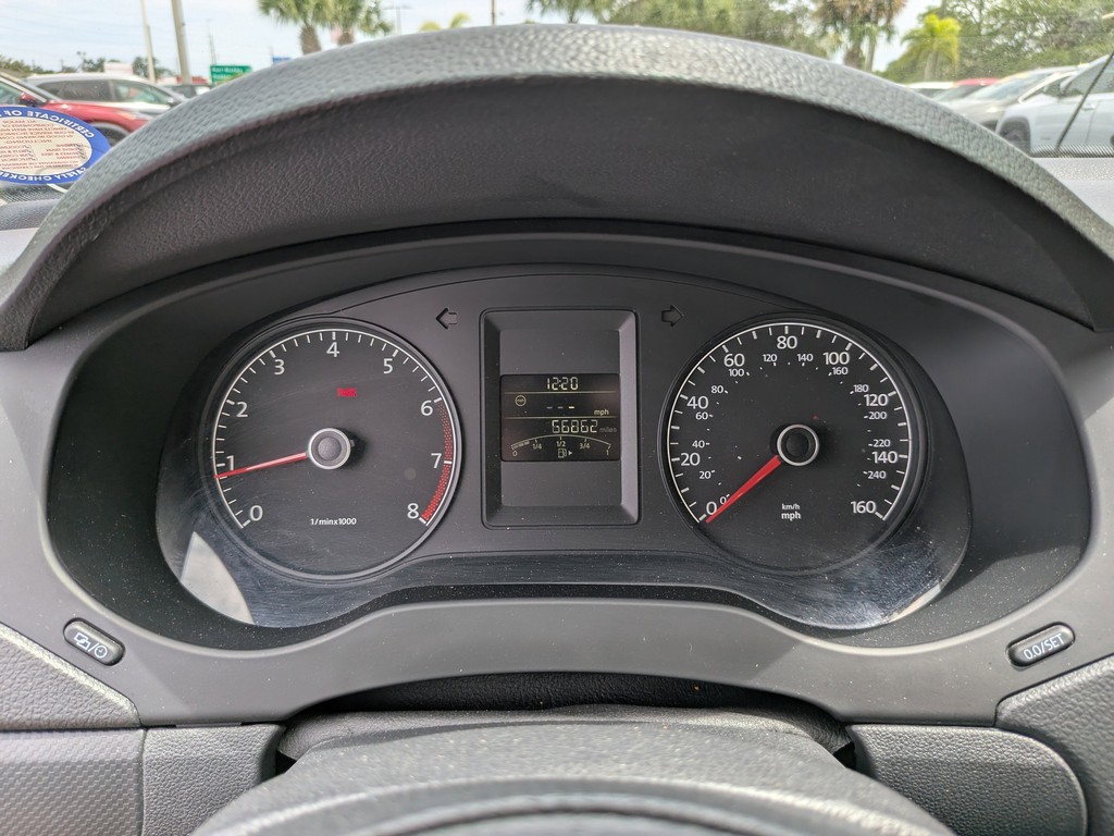 Volkswagen Jetta Sedan Vehicle Full-screen Gallery Image 26