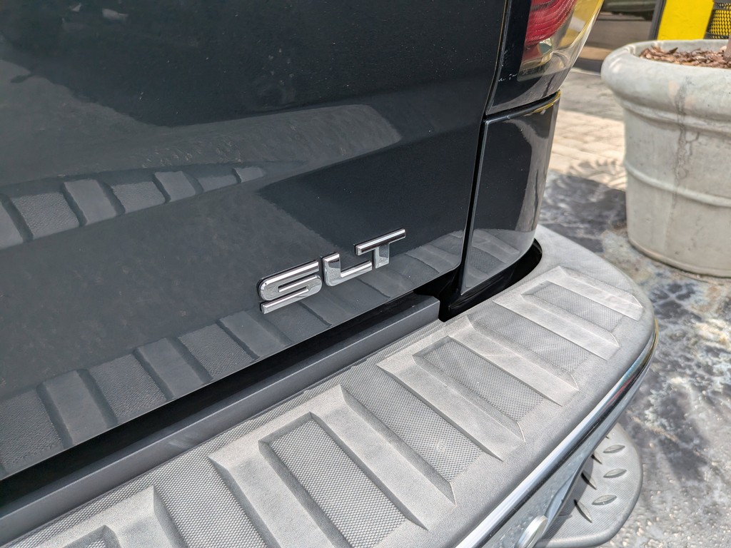 GMC Sierra 1500 Vehicle Full-screen Gallery Image 09
