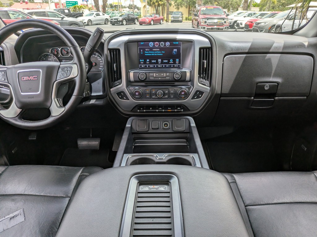 GMC Sierra 1500 Vehicle Full-screen Gallery Image 13