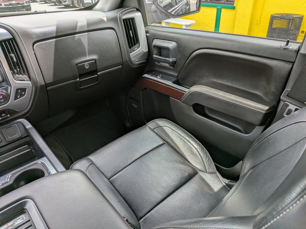 GMC Sierra 1500 Vehicle Full-screen Gallery Image 14