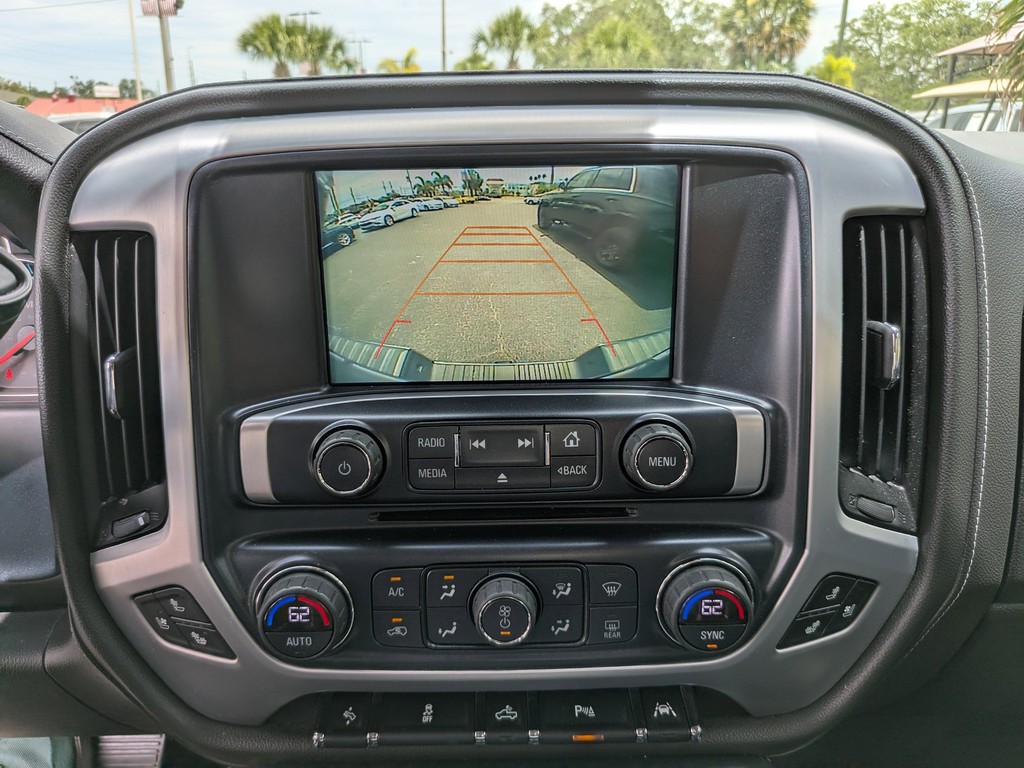 GMC Sierra 1500 Vehicle Full-screen Gallery Image 23