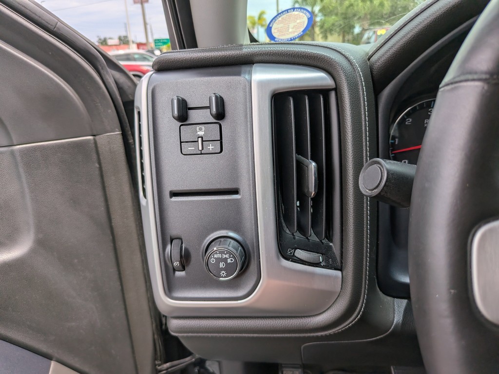 GMC Sierra 1500 Vehicle Full-screen Gallery Image 26