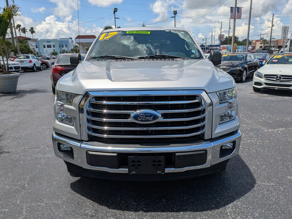 Ford F-150 Vehicle Full-screen Gallery Image 05