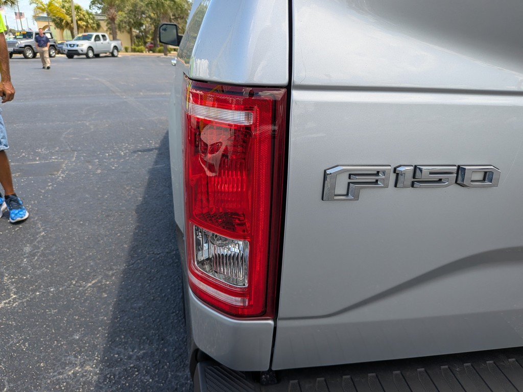 Ford F-150 Vehicle Full-screen Gallery Image 08
