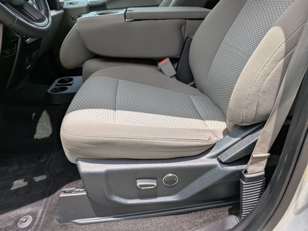 Ford F-150 Vehicle Full-screen Gallery Image 15