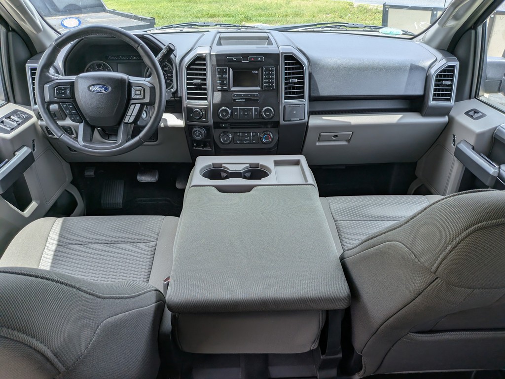 Ford F-150 Vehicle Full-screen Gallery Image 16