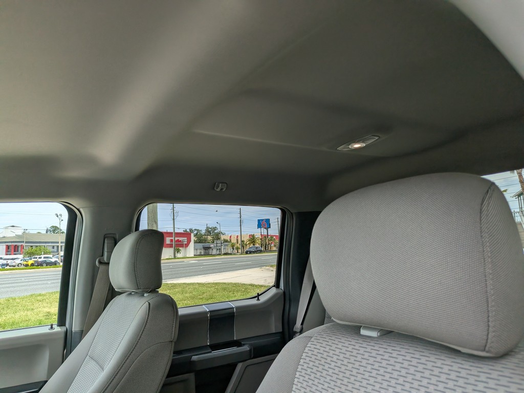 Ford F-150 Vehicle Full-screen Gallery Image 17