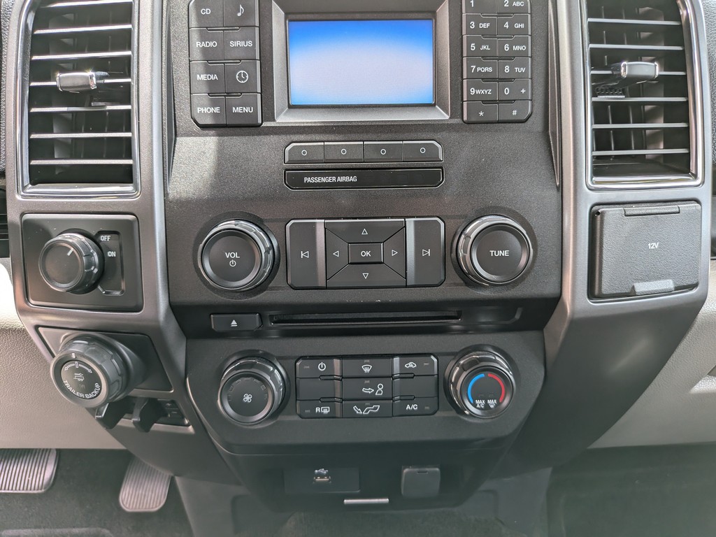 Ford F-150 Vehicle Full-screen Gallery Image 19