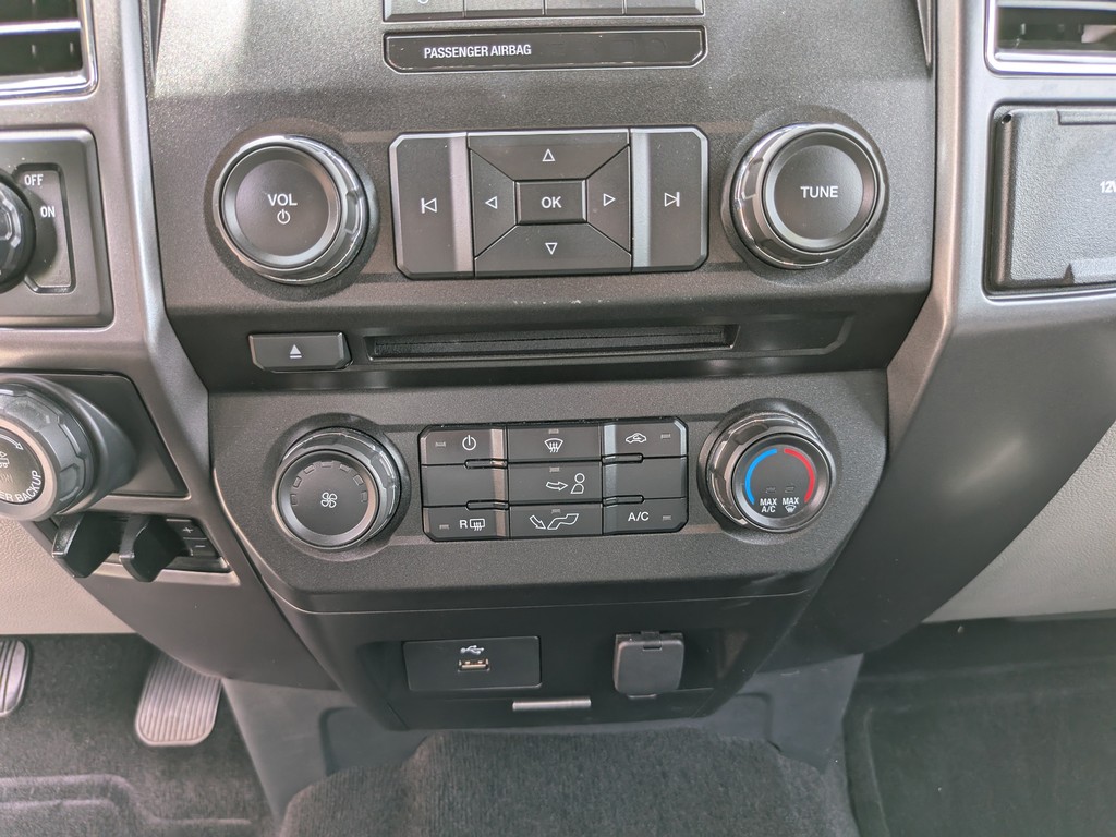 Ford F-150 Vehicle Full-screen Gallery Image 20
