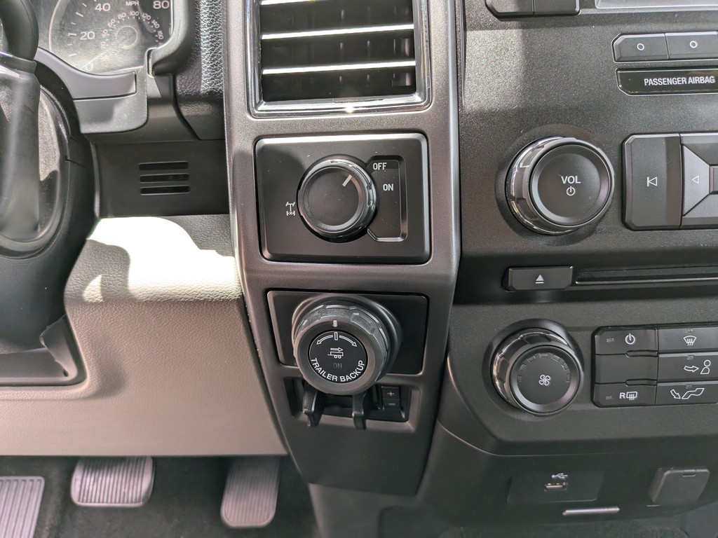 Ford F-150 Vehicle Full-screen Gallery Image 21