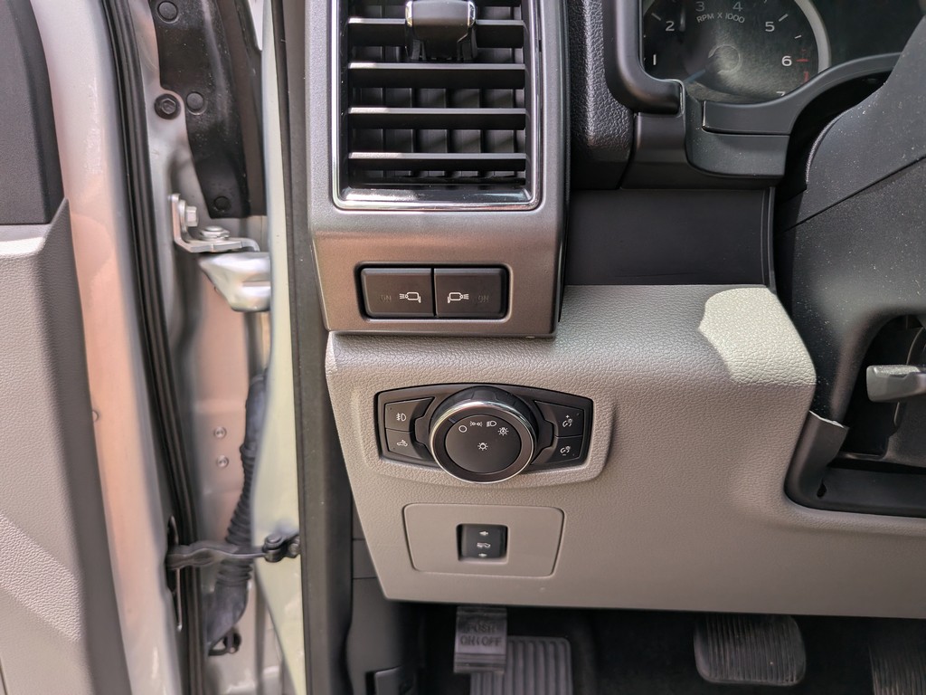 Ford F-150 Vehicle Full-screen Gallery Image 22