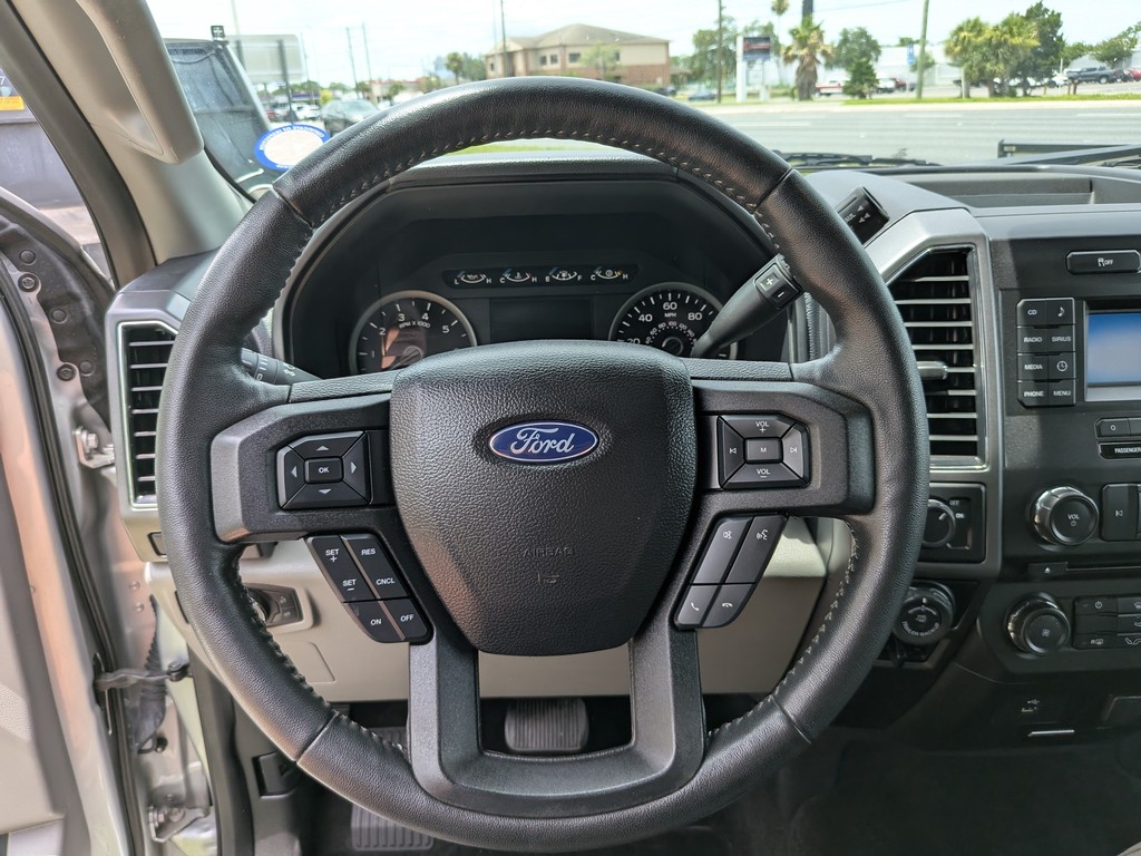 Ford F-150 Vehicle Full-screen Gallery Image 23