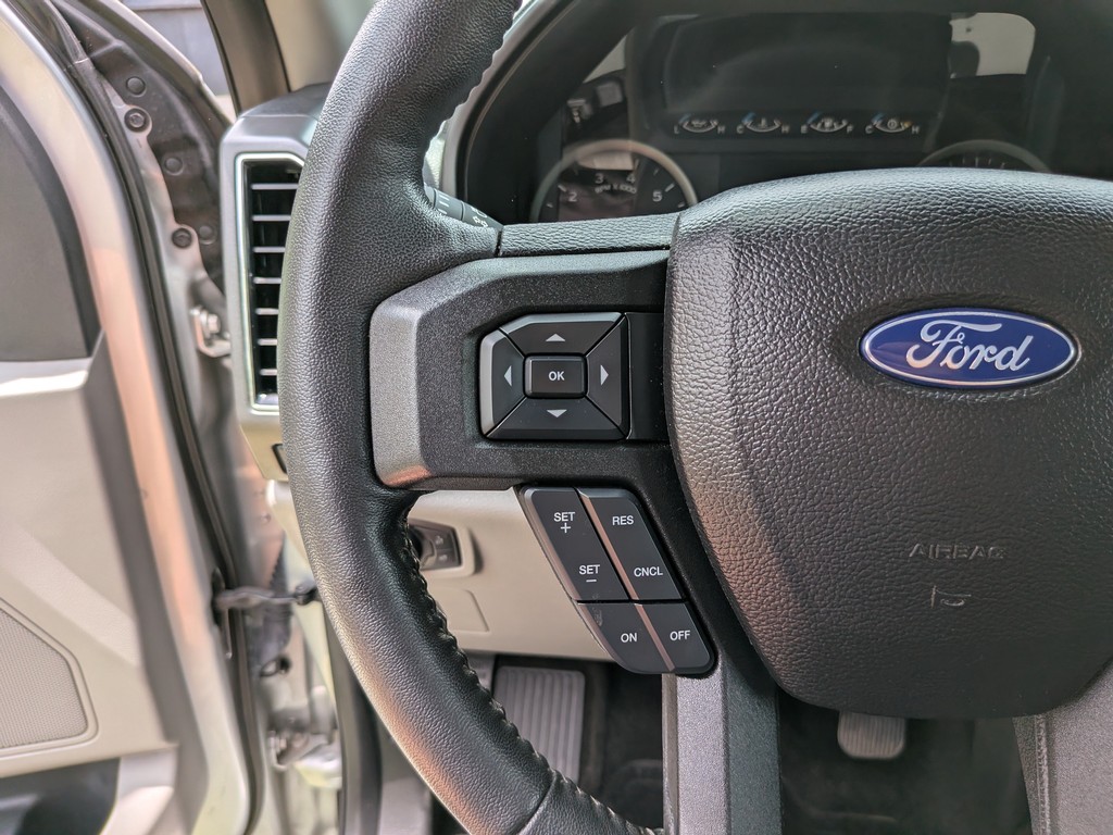 Ford F-150 Vehicle Full-screen Gallery Image 24