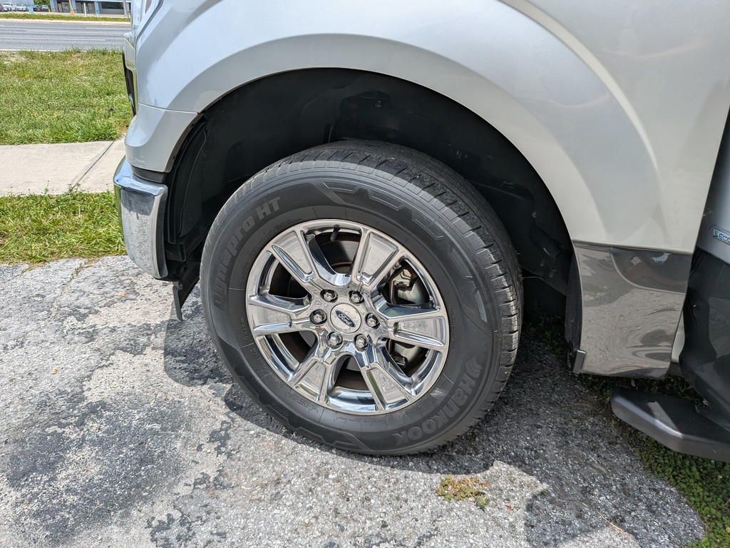Ford F-150 Vehicle Full-screen Gallery Image 29