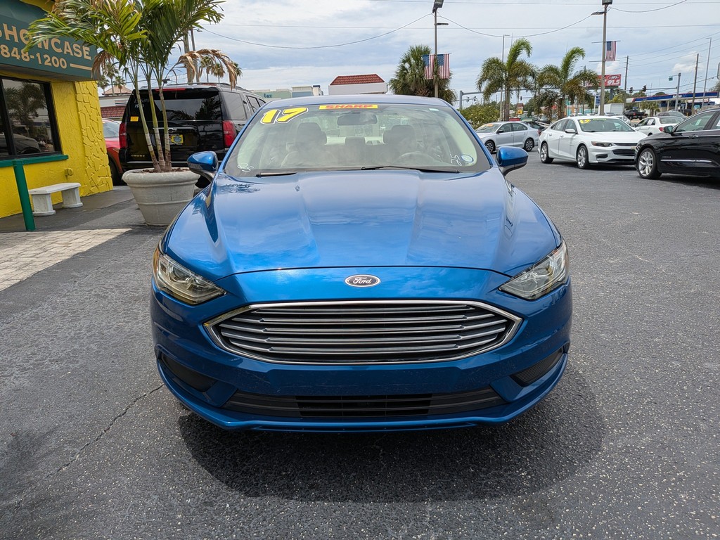 Ford Fusion Vehicle Full-screen Gallery Image 05