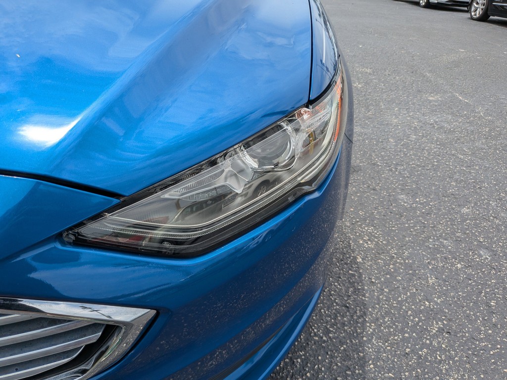 Ford Fusion Vehicle Full-screen Gallery Image 06