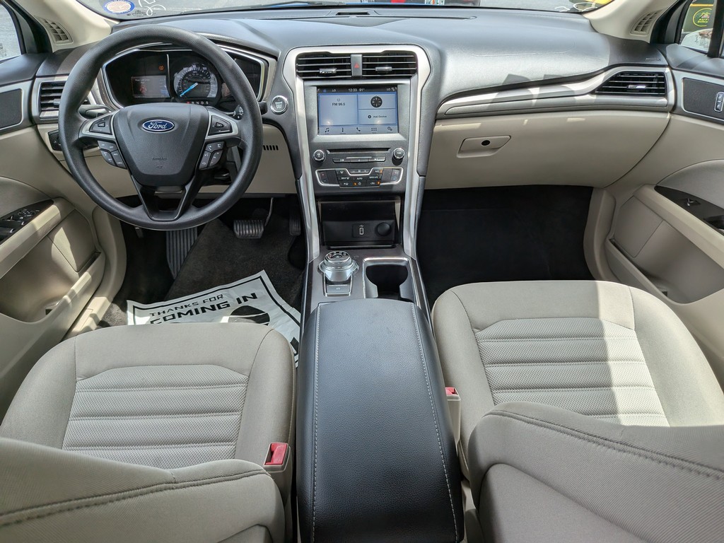 Ford Fusion Vehicle Full-screen Gallery Image 11