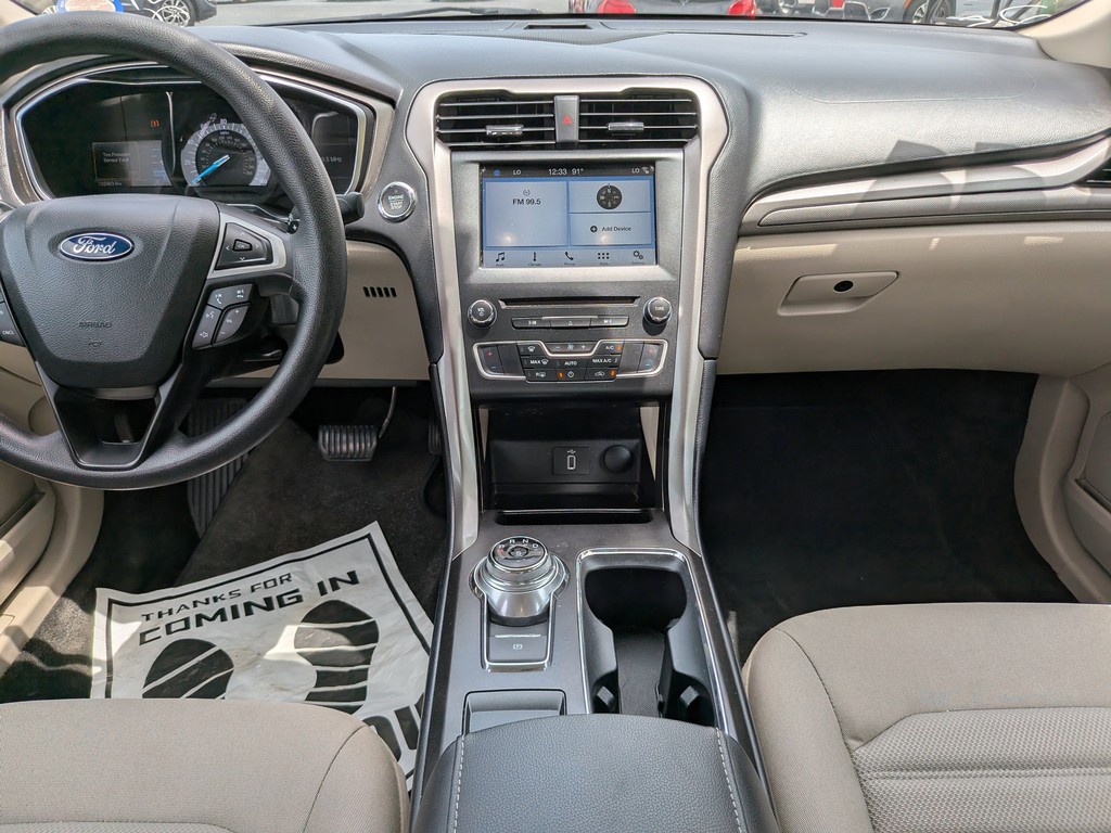 Ford Fusion Vehicle Full-screen Gallery Image 13