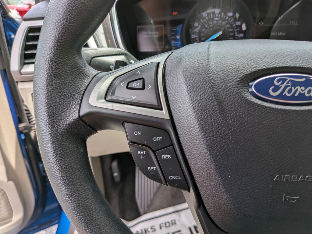 Ford Fusion Vehicle Full-screen Gallery Image 26