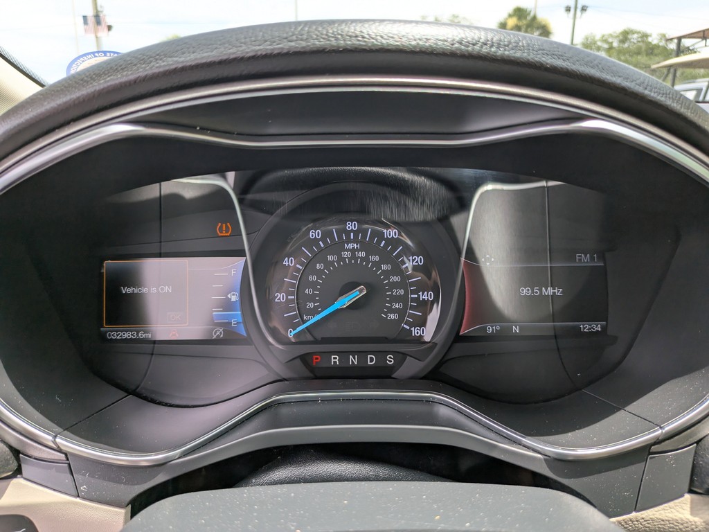 Ford Fusion Vehicle Full-screen Gallery Image 30